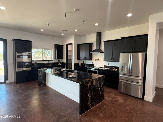 22227 W DIXILETA Drive, Wittmann, AZ 85361