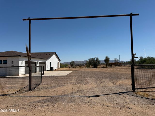 22227 W DIXILETA Drive, Wittmann, AZ 85361