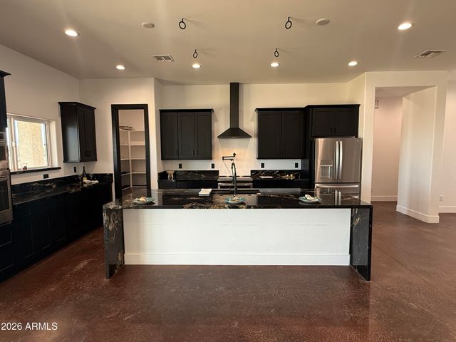 22227 W DIXILETA Drive, Wittmann, AZ 85361