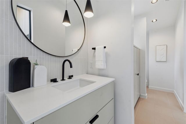 5001 Lynnwood ST, Austin, TX 78756