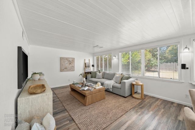 8004 Lichen Dr, Citrus Heights, CA 95621