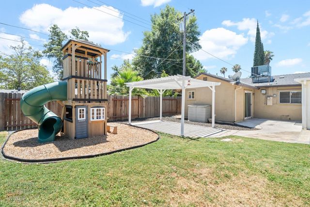8004 Lichen Dr, Citrus Heights, CA 95621