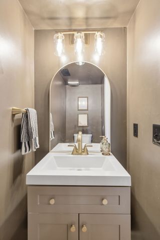 200 N Royal Oaks Blvd Apt C1, Franklin, TN 37067
