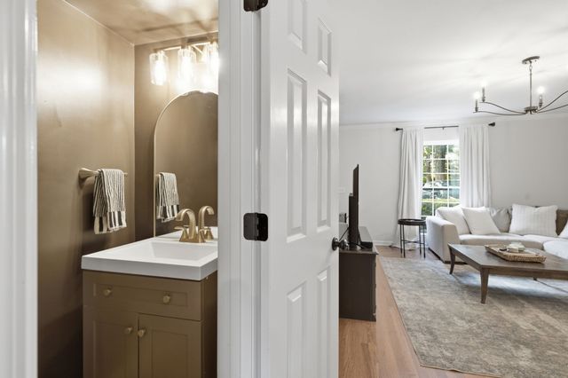 200 N Royal Oaks Blvd Apt C1, Franklin, TN 37067