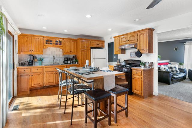 31 Abbeywood Drive, Romeoville, IL 60446
