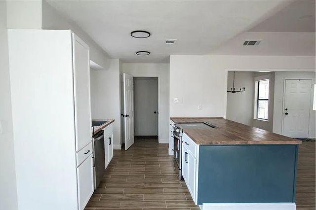 4002 Blueridge Court, Arlington, TX 76016