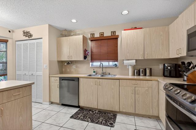 3071 NW 71st Avenue, Margate, FL 33063