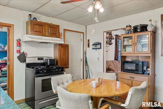 2028 PEORIA Road, Springfield, IL 62702