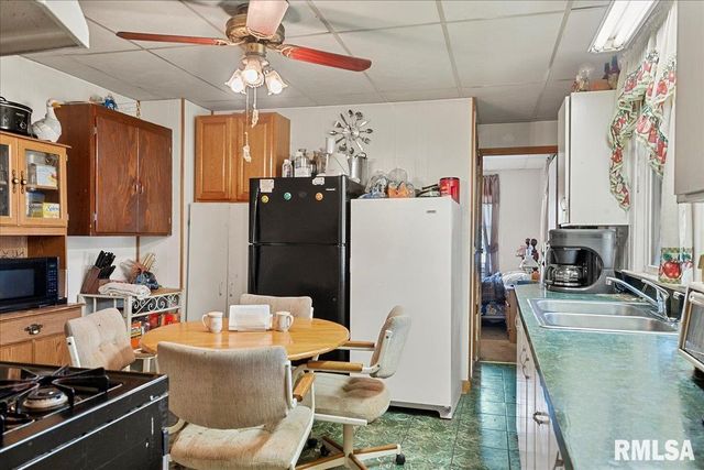 2028 PEORIA Road, Springfield, IL 62702