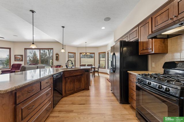 12219 S 75th Circle, Papillion, NE 68046