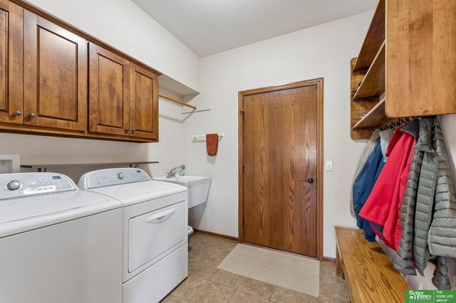 12219 S 75th Circle, Papillion, NE 68046