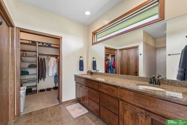 12219 S 75th Circle, Papillion, NE 68046