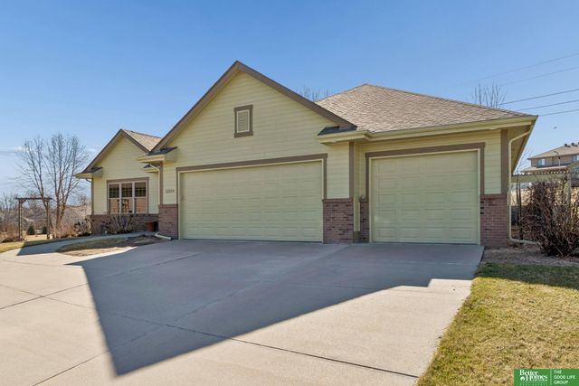 12219 S 75th Circle, Papillion, NE 68046