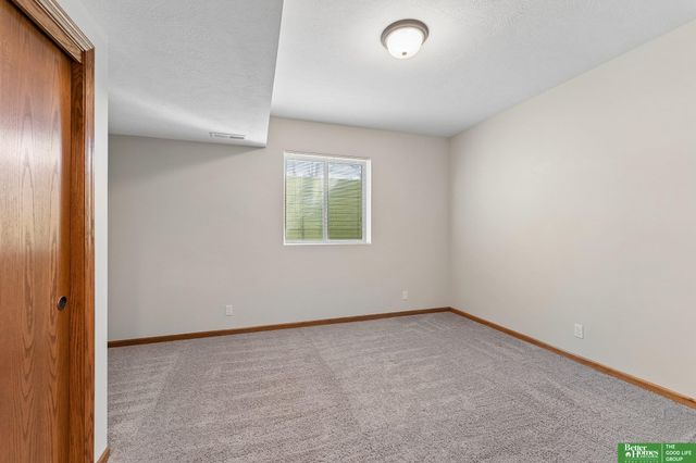 12219 S 75th Circle, Papillion, NE 68046