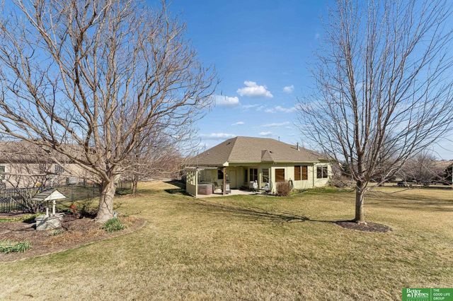 12219 S 75th Circle, Papillion, NE 68046