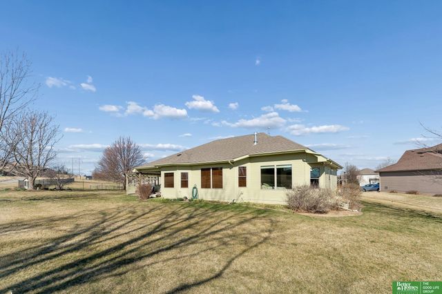 12219 S 75th Circle, Papillion, NE 68046
