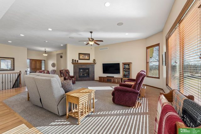 12219 S 75th Circle, Papillion, NE 68046