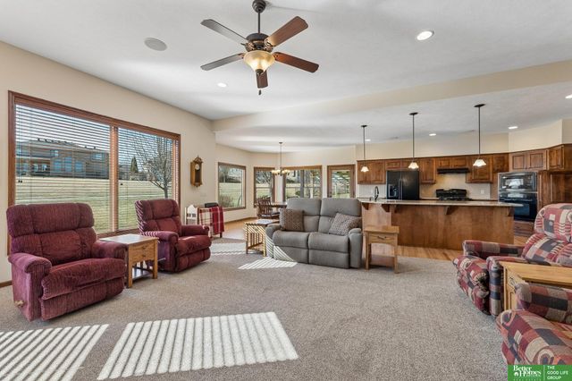 12219 S 75th Circle, Papillion, NE 68046