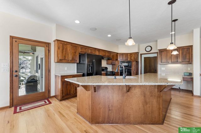 12219 S 75th Circle, Papillion, NE 68046