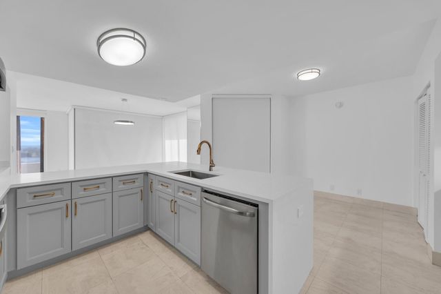 529 S Flagler Dr 14h, West Palm Beach, FL 33401