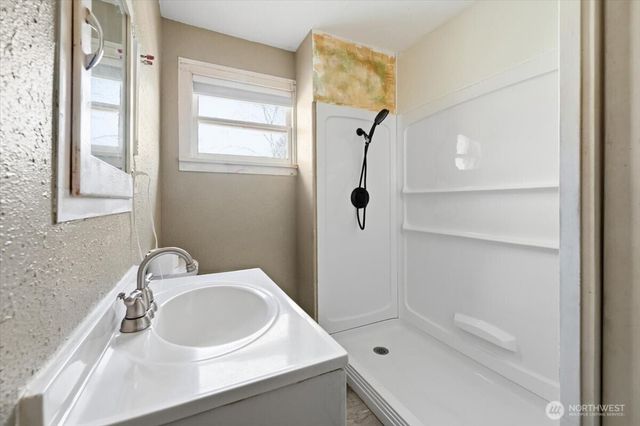 470 2nd Street, Chelan Falls, WA 98817