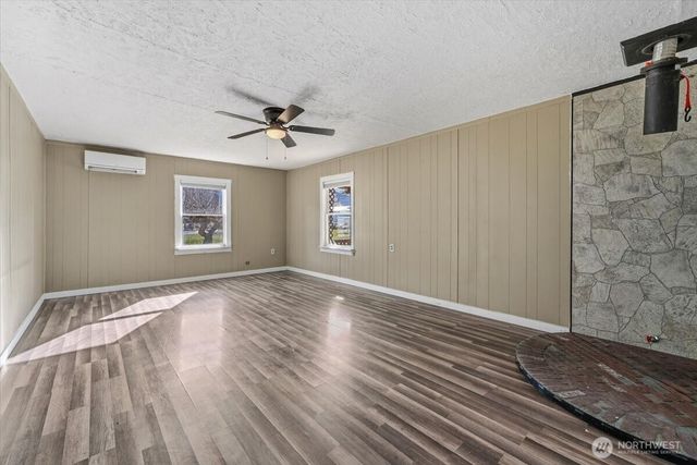 470 2nd Street, Chelan Falls, WA 98817