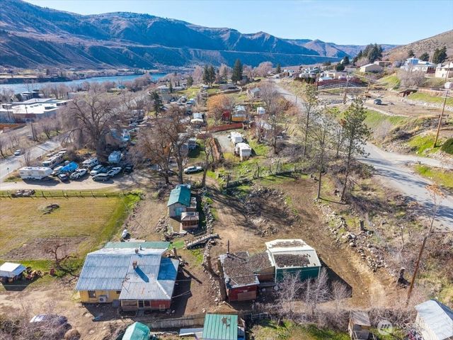 470 2nd Street, Chelan Falls, WA 98817