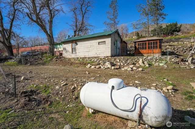 470 2nd Street, Chelan Falls, WA 98817