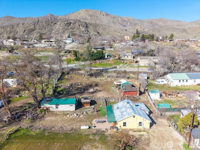 470 2nd Street, Chelan Falls, WA 98817