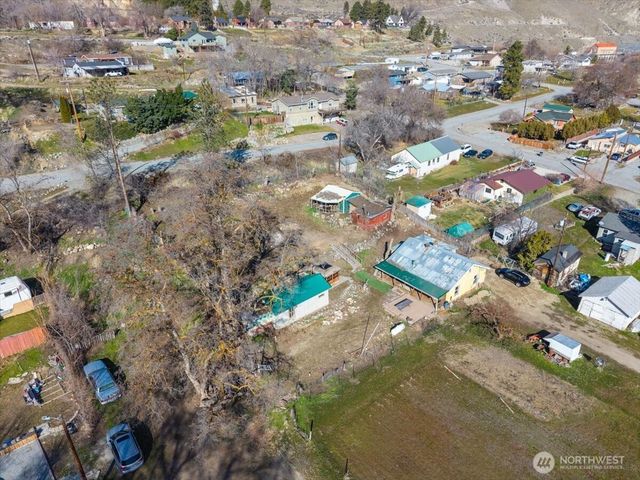 470 2nd Street, Chelan Falls, WA 98817