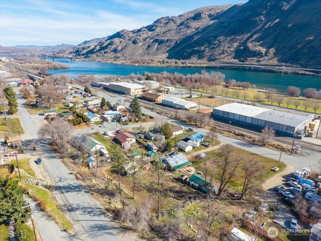 470 2nd Street, Chelan Falls, WA 98817