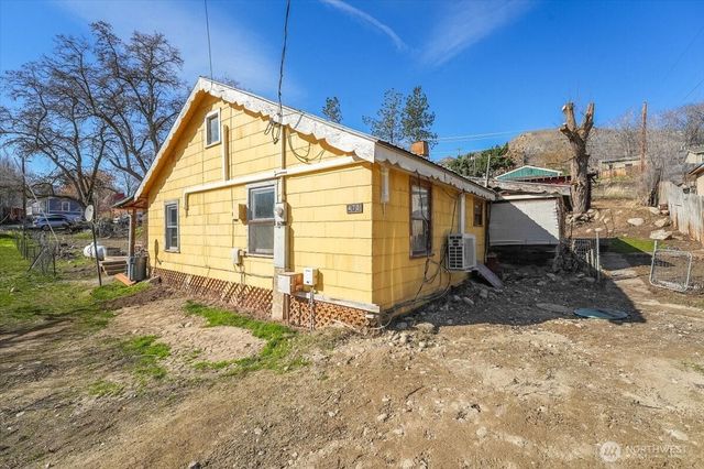 470 2nd Street, Chelan Falls, WA 98817