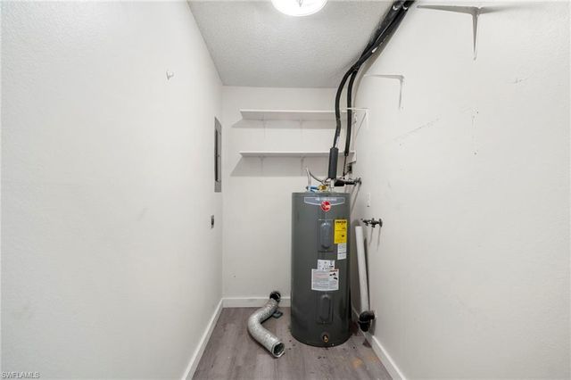 8251 San Carlos BLVD, Fort Myers, FL 33967