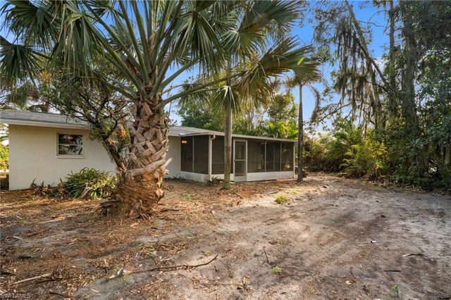 8251 San Carlos BLVD, Fort Myers, FL 33967