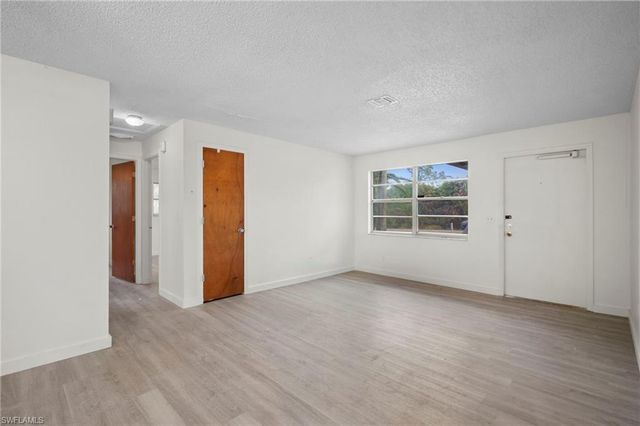 8251 San Carlos BLVD, Fort Myers, FL 33967