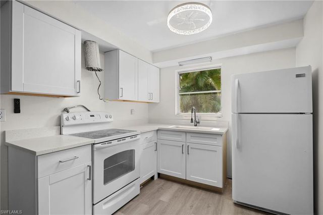 8251 San Carlos BLVD, Fort Myers, FL 33967