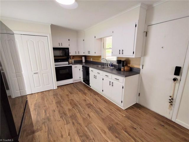 1003 Hillcrest Drive, Thomasville, NC 27360