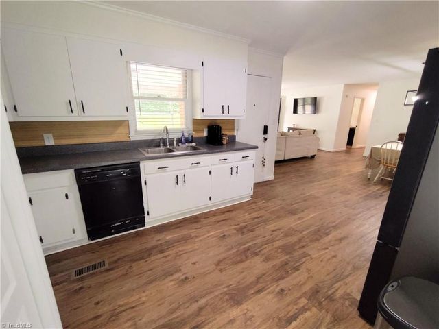 1003 Hillcrest Drive, Thomasville, NC 27360