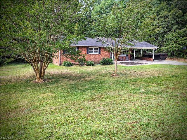 1003 Hillcrest Drive, Thomasville, NC 27360