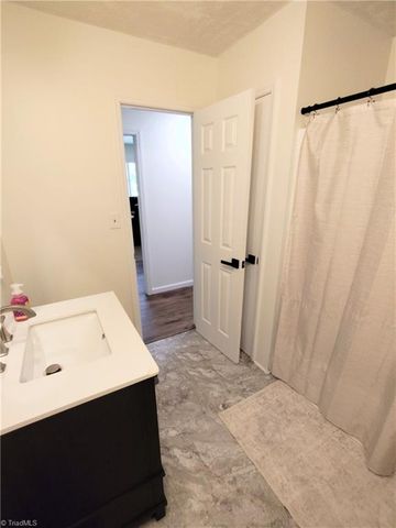 1003 Hillcrest Drive, Thomasville, NC 27360