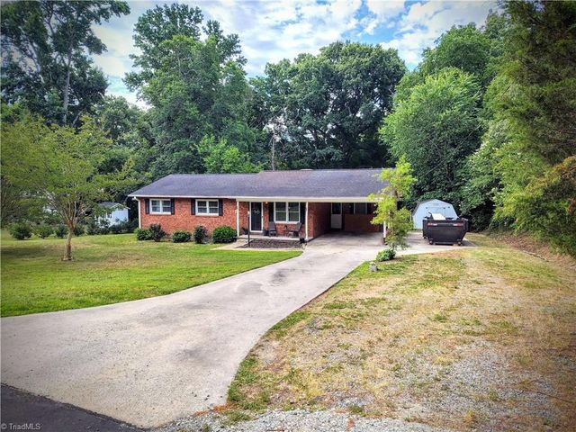 1003 Hillcrest Drive, Thomasville, NC 27360