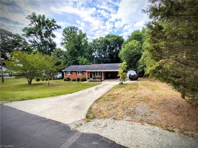 1003 Hillcrest Drive, Thomasville, NC 27360