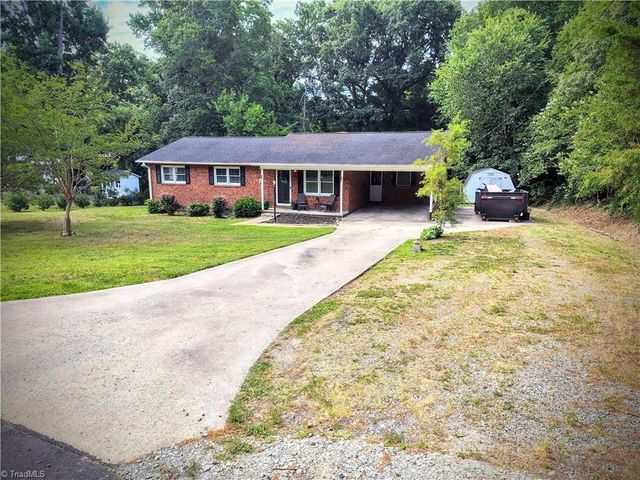 1003 Hillcrest Drive, Thomasville, NC 27360