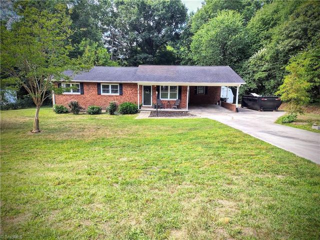 1003 Hillcrest Drive, Thomasville, NC 27360