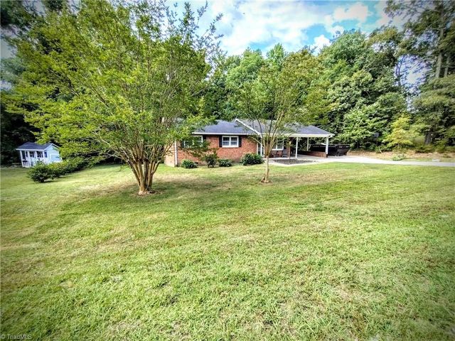 1003 Hillcrest Drive, Thomasville, NC 27360