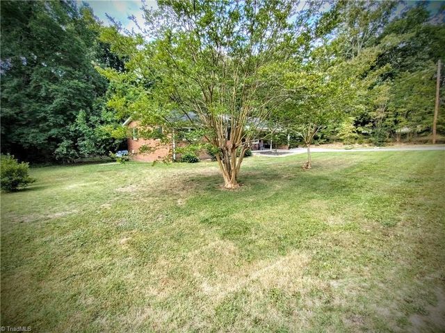1003 Hillcrest Drive, Thomasville, NC 27360