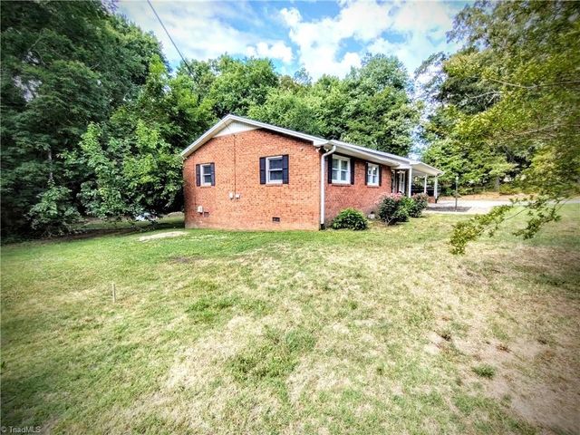 1003 Hillcrest Drive, Thomasville, NC 27360
