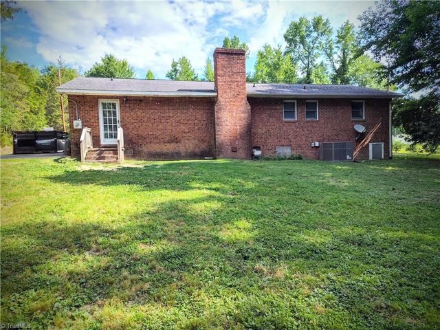 1003 Hillcrest Drive, Thomasville, NC 27360