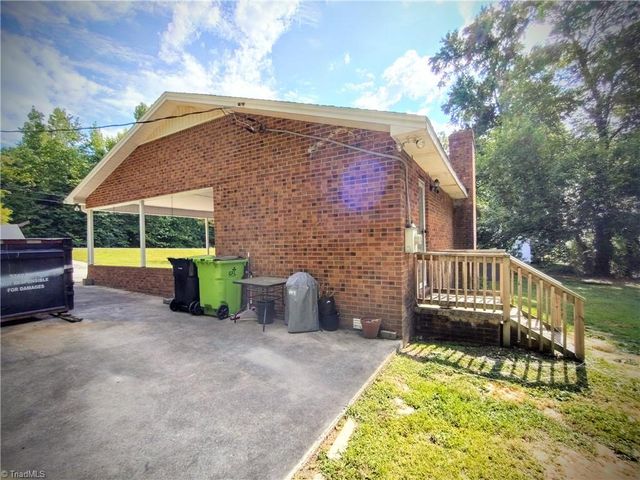 1003 Hillcrest Drive, Thomasville, NC 27360