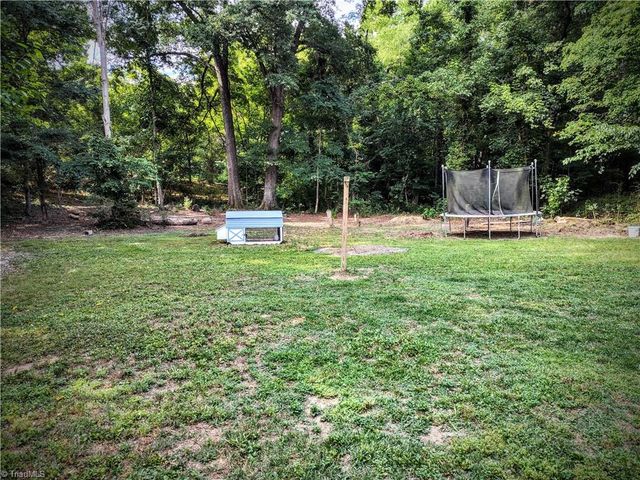 1003 Hillcrest Drive, Thomasville, NC 27360